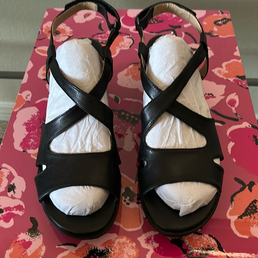 NWOB Naturalizer Black Leather Sandals Sz 9